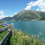 blick auf graun am reschensee