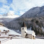 kirche st zyprian tiers winter