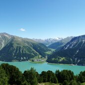 reschensee mit graun und langtaufers