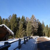 strasse von pemmern nach gissmann ritten winter