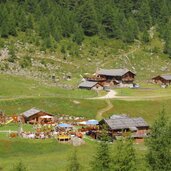 Altfasstal Jaegersteig Blick zur Prantner Stadelhuette und der Wieserhuette