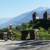 Burggrafenamt Schloss Leonburg Radfahrer