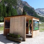 infostand naturpark fanes sennes prags bei pederue