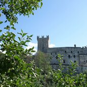 waalwege schluderns vinschgau churhburg hinteransicht