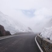 timmeljoch saisoneroeffnung schneewaende strasse
