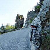 penser joch strasse penserjoch strasse zwischen elzenbaum und egg felsen mountain bike
