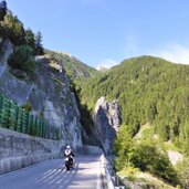 penser joch strasse penserjoch strasse zwischen elzenbaum und egg felsen motorrad
