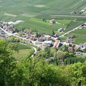 blick hinab auf burgstall