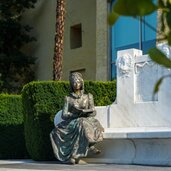 schloss trauttmansdorff gaerten sissi statue