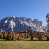 blick auf heiligkreuzkofel sas da crusc herbst fr