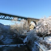 goeflan bei schlanders winter etsch eisenbahnbruecke