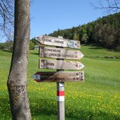 wegweiser weg a oberhalb kniepass