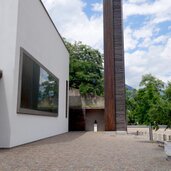 platz vor neuer kirche saltaus