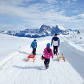 seiser alm winter puflatsch menschen rodel langkofel plattkofel sella