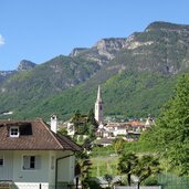 blick von kellereistrasse nach kaltern dorf