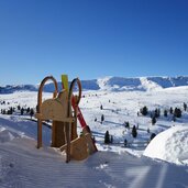 winterlandschaft bei stoeffl huette dahinter villanderer berg