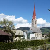 ortschaft schabs mit kirche