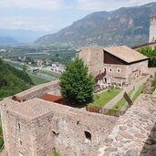 MMM Firmian Schloss Sigmundskron Panorama Gasthaus Innenhof Etschtal