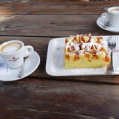 bei berggasthaus magdfeld marillenschnitte