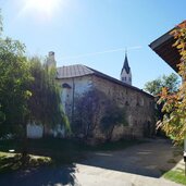 ansitz gravetsch mit kapelle bei villanders