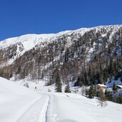 silvestertal winter toblacher hoehenweg bei silvesteralm dahinter strickberg und marchkinkele