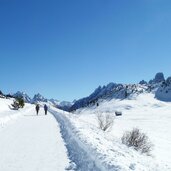 winter bei plaetzwiese dahinter sextner dolomiten