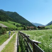 ahrntal talweg westlich von bei steinhaus radfahrer