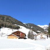 hoefe suedlich von st peter ahrntal winter