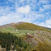 blick auf talatsch am sonnenberg schlanders herbst