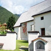 Antholz Niedertal Kirche mir Fresko Sankt Christophorus