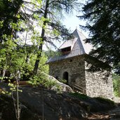 franziskusweg taufers bei tobl burg