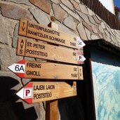 lajen ortsteil tschoefas ceves wanderwege wegweiser poststeig