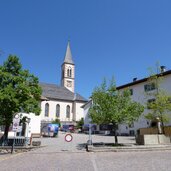 aldein dorf platz mit kirche