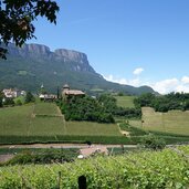 eppan st pauls mit schloss warth und gantkofel