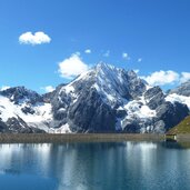 speichersee becken bei madritschhuette und ortlergruppe gran zebru