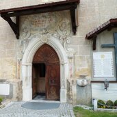 freienfeld maria trens kirche eingangsportal