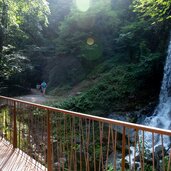 gaulschlucht bruecke wasserfall