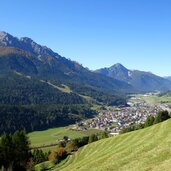 blick auf innichen pustertal herbst