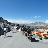 stilfserjoch tibet huette radfahrer