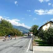 radfahrer richtung stilfser joch bei prad