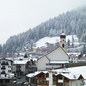 welschnofen dorf winter schnee wolken nebel