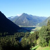 blick nach taufers und muehlen in taufers von reintal strasse