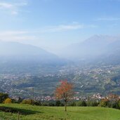 aussicht meranerland ab schenna hoefeweg herbst nebel