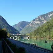 franzensfeste mit stausee und brenner autobahnbruecke a