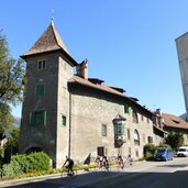 meran obermais brunnenplatz radfahrer