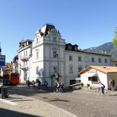 meran obermais brunnenplatz radfahrer