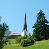 kastelruth ortschaft runggaditsch im groedental kirchturm