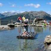 Urlesteig Sarntal Teich mit Floss