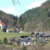 Eppan Perdonig Dorfzentrum Kirche