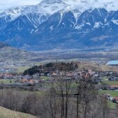 tartscher buehl und im hintergrund der ortler vom sonnensteig